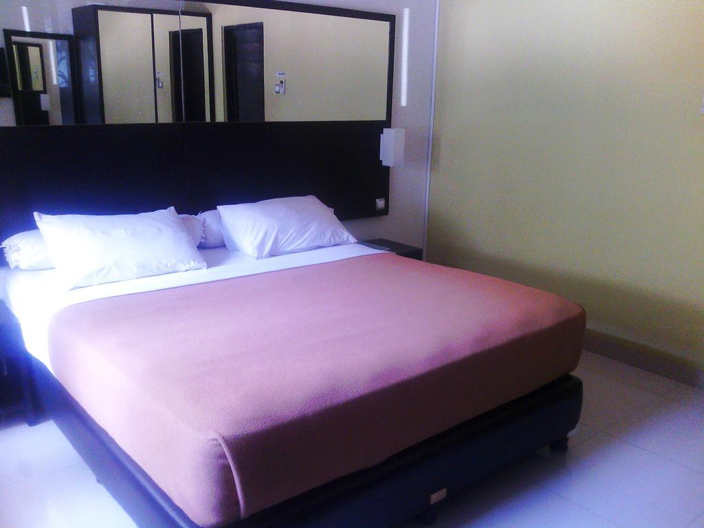 The Winner Premier Hotel Pemalang Δωμάτιο φωτογραφία